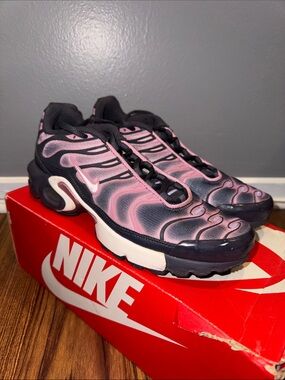 Nike Pink and Black Wave-Pattern Running Shoes